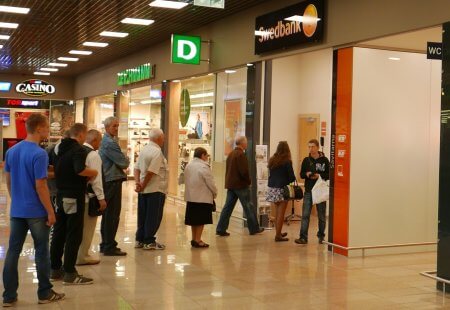 Eilė prie Swedbank skyriaus